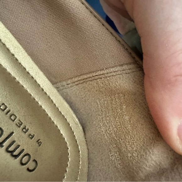 Comfort Plus by Predictions Janine Nude Patent Pointy Toe Heels - Picture 7 of 9